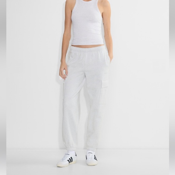 Aritzia Cozy Sweatfleece Mega Cargo Jogger - Picture 5 of 16